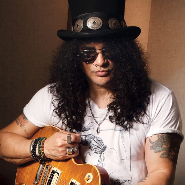 slash-with-les-paul-guitar-recording-los-angeles